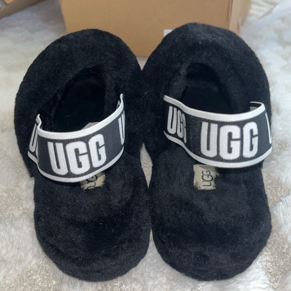 Women’s UGG® Fluff Yeah Genuine Shearling
Slingback Sandal in Black • Size 9 - Picture 5 of 12